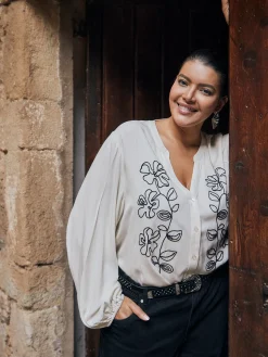 BLUSA BORDADO MANGAS