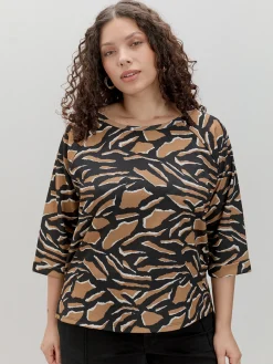 CAMISETA RANGLAN ESTAMPADA