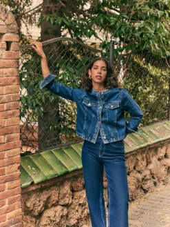CHAQUETA CORTA DETALLES