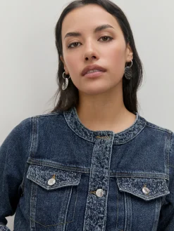 CHAQUETA CORTA DETALLES