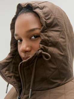 CHAQUETA DETALLE CAPUCHA