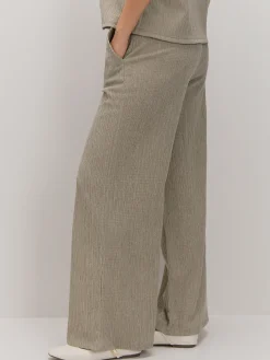 PANTALON TEXTURA ABERTURAS